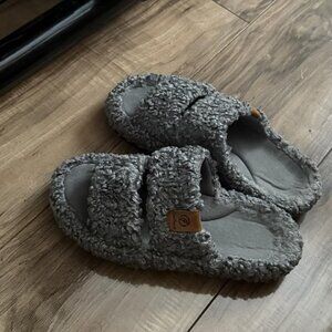 🆕Women's Cool-Gray Fuzzy Open-toe Slippers Soft Comfy Foam Indoor House Shoes